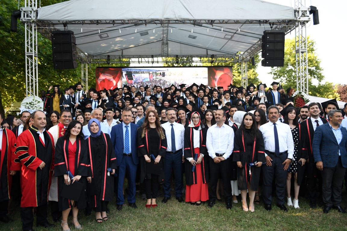 sayin valimiz gtu 2018 2019akademik yili mezuniyet torenine katildi