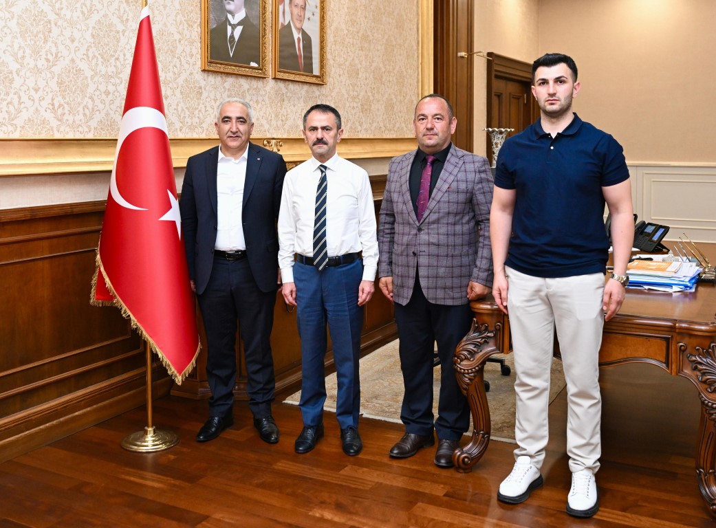 Vali İlhami Aktaş, Hakkari AK Parti İl Encümeni Fevzi Demir’i Kabul Etti