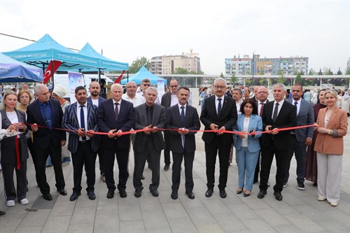 Vali İlhami Aktaş, 'Hayat Boyu Öğrenme Haftası' Etkinlikleri ve İzmit Halk Eğitim Merkezi Sergi Açılışına Katıldı